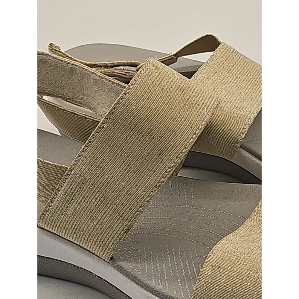 Clarks Women's Arla Jacory Wedge Sandal Gold Straps 9.5